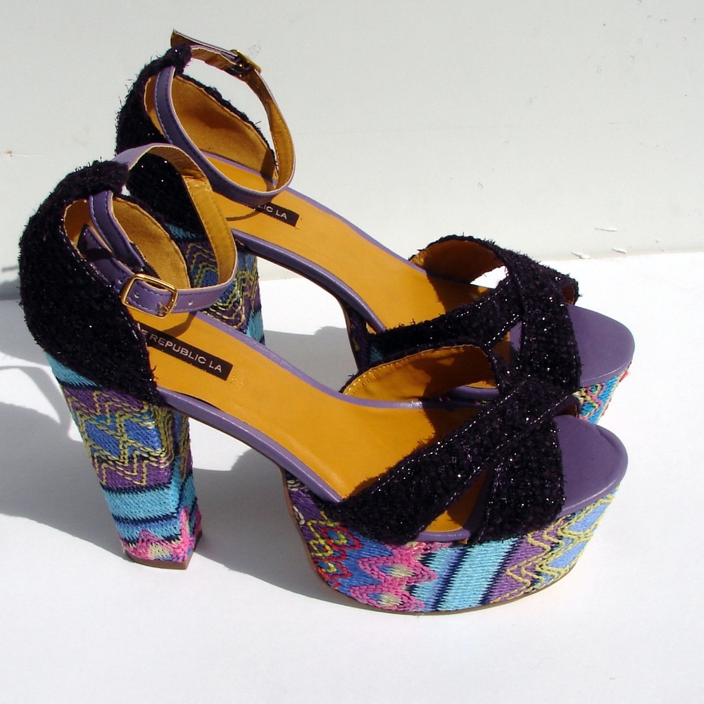 Shoe Republic LA chunky heels sandals NEW